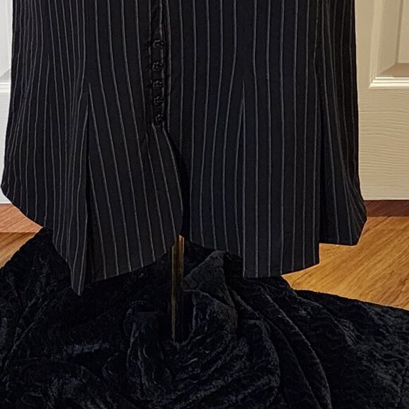 Black pinstriped skirt with kick-pleat button details on the back hem - Picture 3 of 3